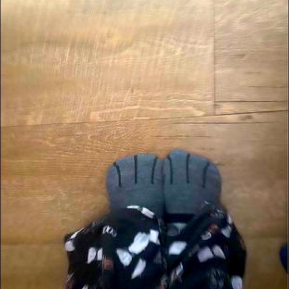 Brushed Fleece Kitty Cat Realistic Claw Paw Print Slipper Socks Grey Black New - Picture 3 of 3